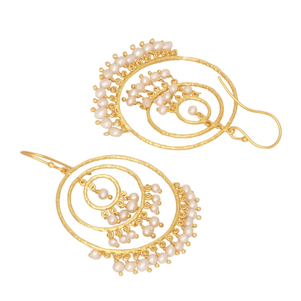 18K Triple Pearl Hoop Anti Tarnish Earrings : YI24A0274E