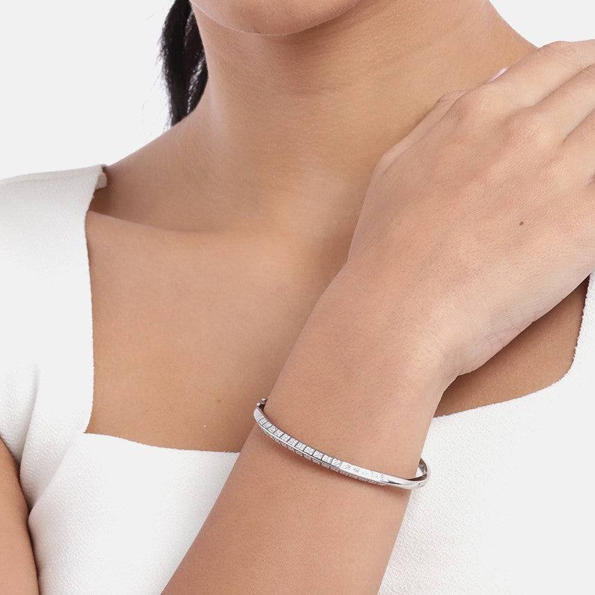 Classy 925 Sterling Silver Bracelet : BR-80142