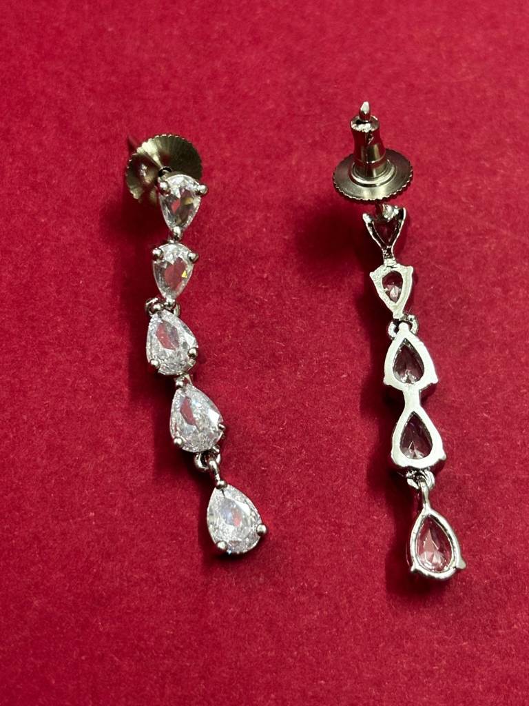Rhodium-Plated White Ad & Cubic Zirconia Studded Premium Necklace Jewellery Set : VI25JSAD1000028