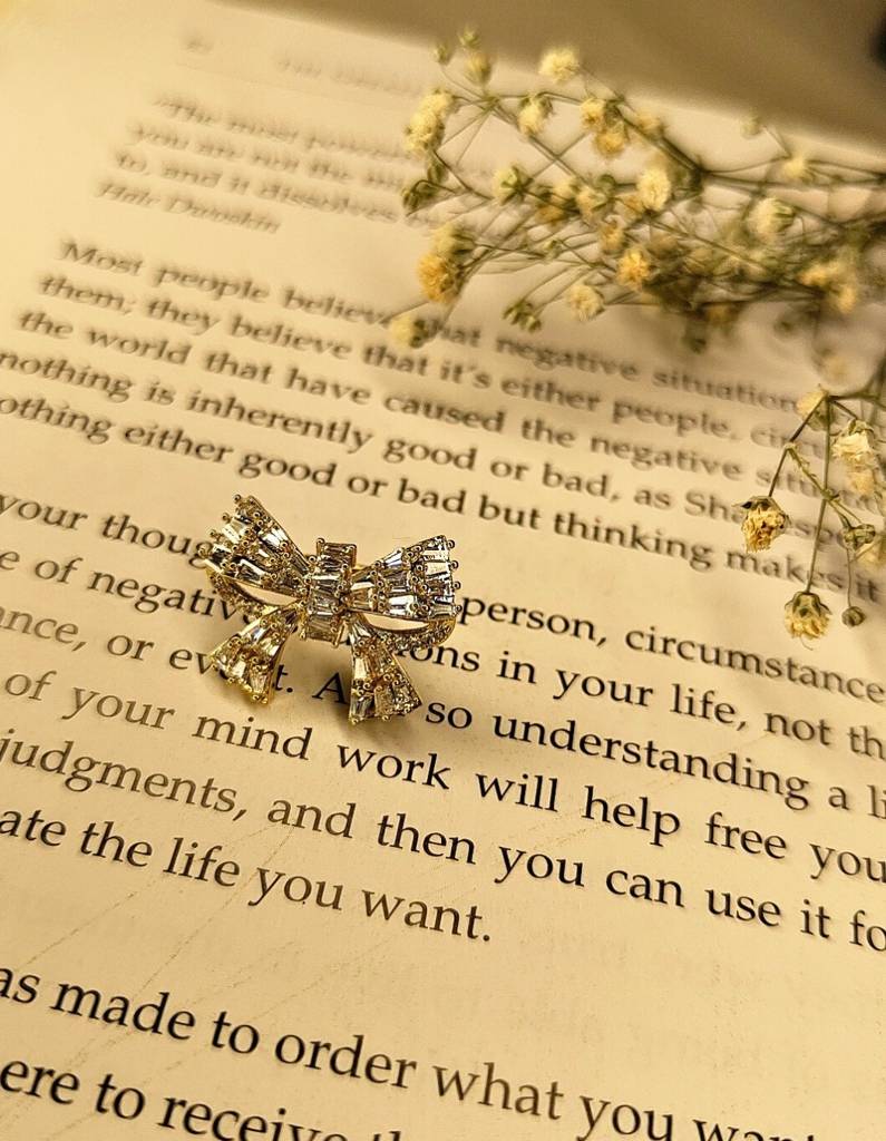 Bow Single Ear Cuff Â Full Studded : S925E377BSEF
