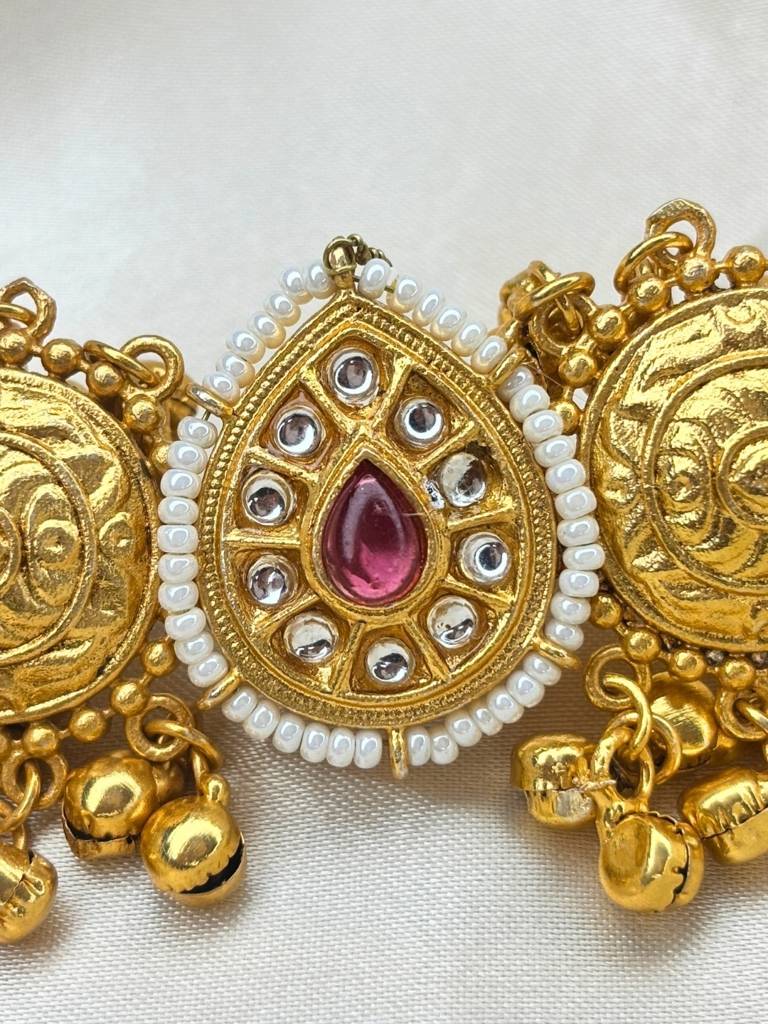 Women Gold-Plated Antique Stone Studded & Beaded Finger Ring : VI26RIAD1000031