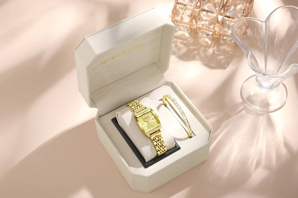 Giordano Analog Watch With Bracelet Set For Women – Cut Glass Square Dial, Crystal Roman Indices And Stainless S : GZ-60117-66