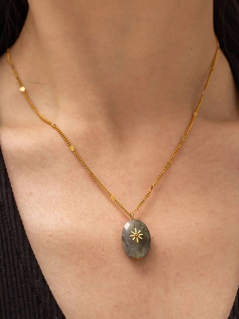 18Kt Gold Plated White Stone Flower Inlaid Necklace, Jane : INJANE