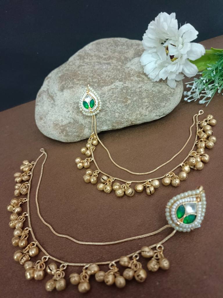 Brass-Plated Kundan Studded And Ghungroo Beaded Kashmiri Ear Cuff : VS105321