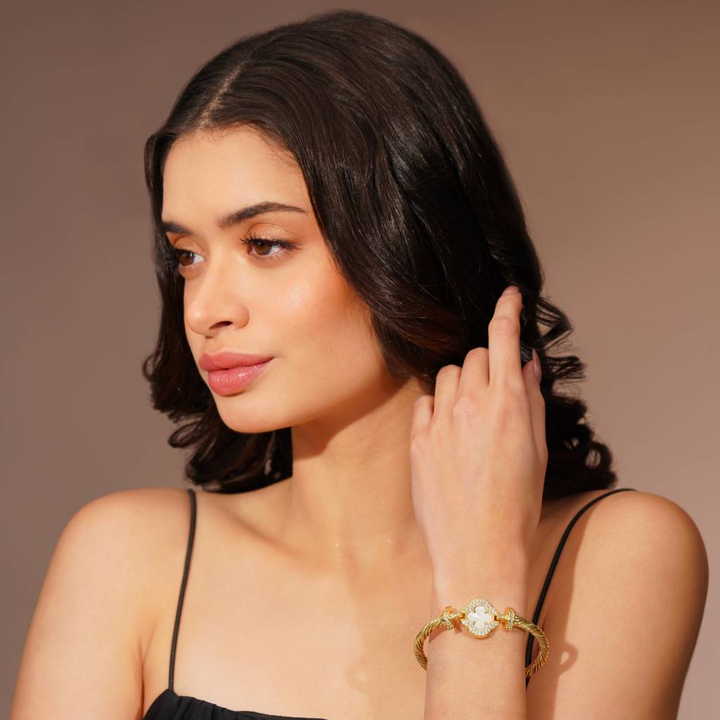 Luxe Clover Lock Statement Bracelet : 0069-DB