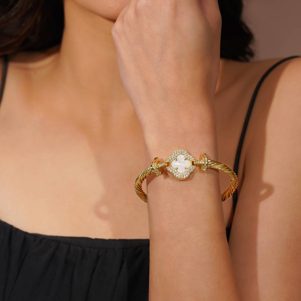 Luxe Clover Lock Statement Bracelet : 0069-DB