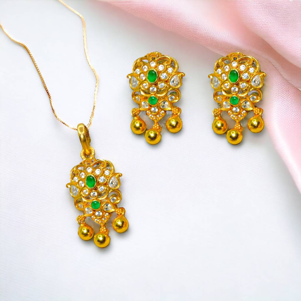 Enchanting Emerald Elegance Pendant Set : 606