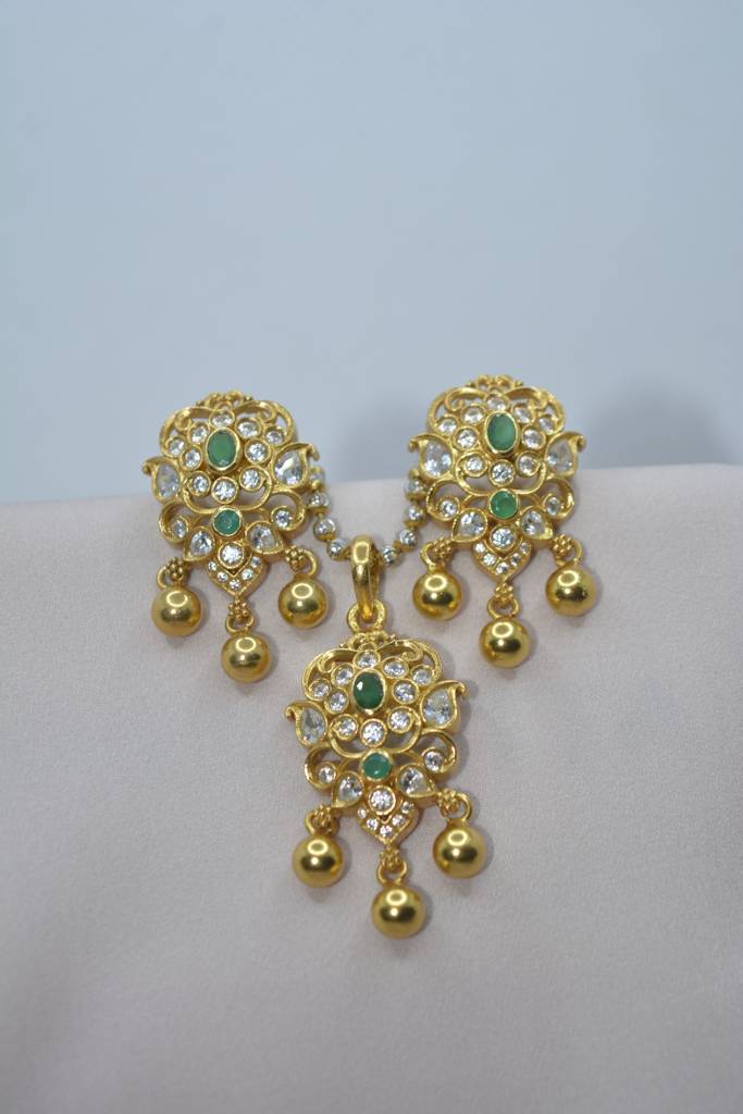 Enchanting Emerald Elegance Pendant Set : 606