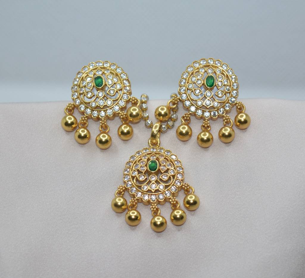 Round Aesthetic Pendant Set : 609