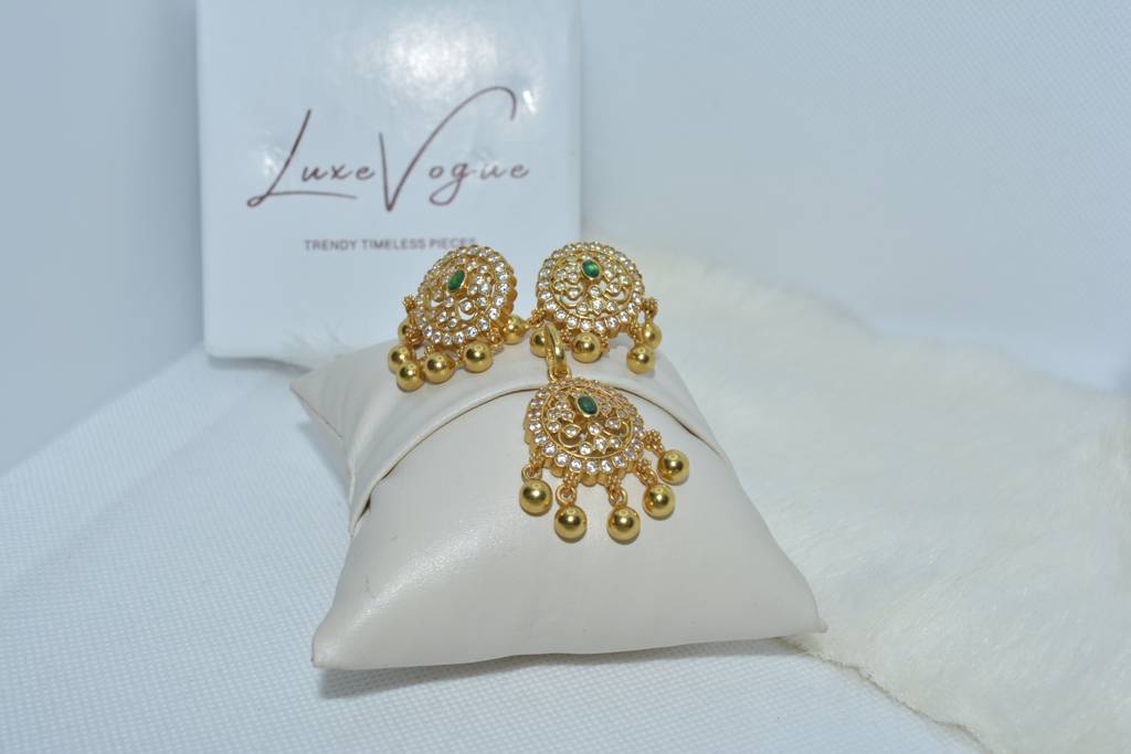 Round Aesthetic Pendant Set : 609