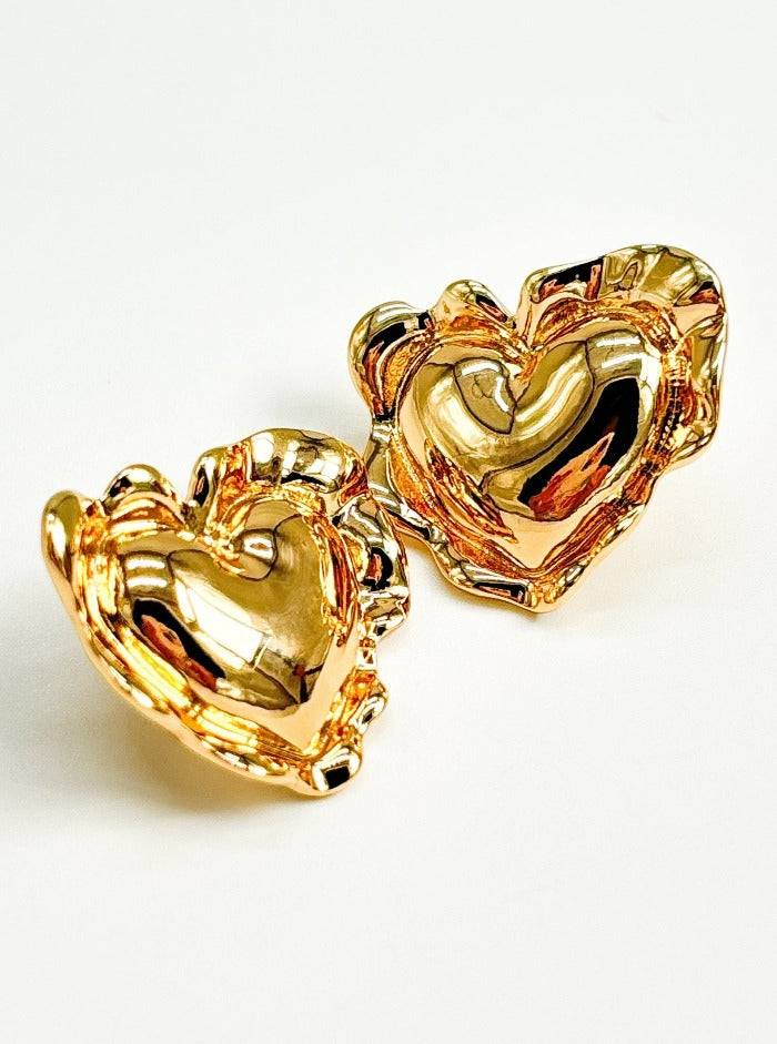 Fluttering Heart Stud Earrings : E0006