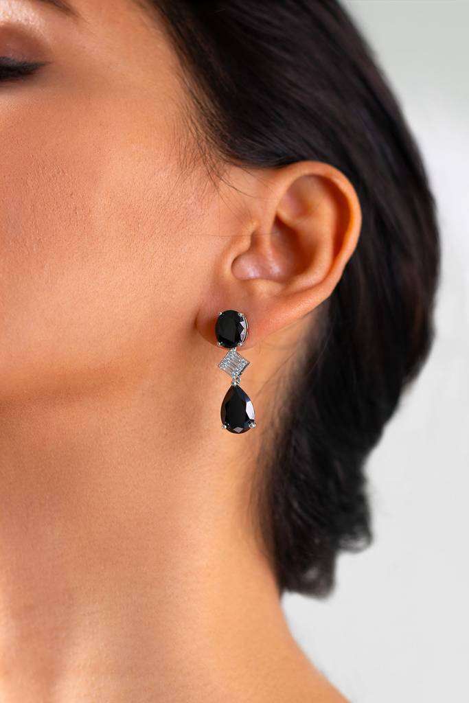 Carmine Black Teardrop Earrings : 202510791