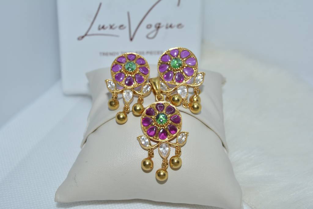 Radiant Ruby Glow Pendant Set : 612