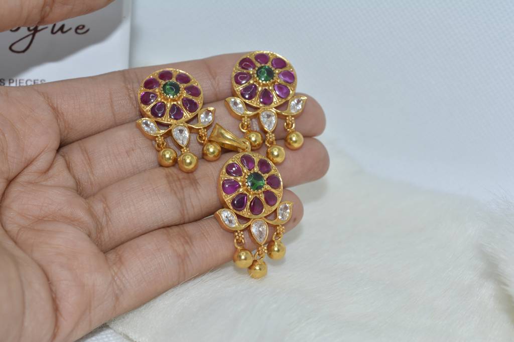 Radiant Ruby Glow Pendant Set : 612