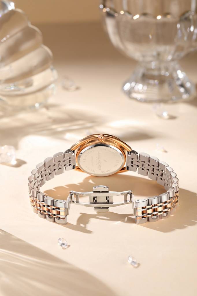 Daniel Hechter Paris Neuilly Collection Analog Watch For Women Â Roman Indexes, Shimmer Round Dial And Stainles : DHW2007-11