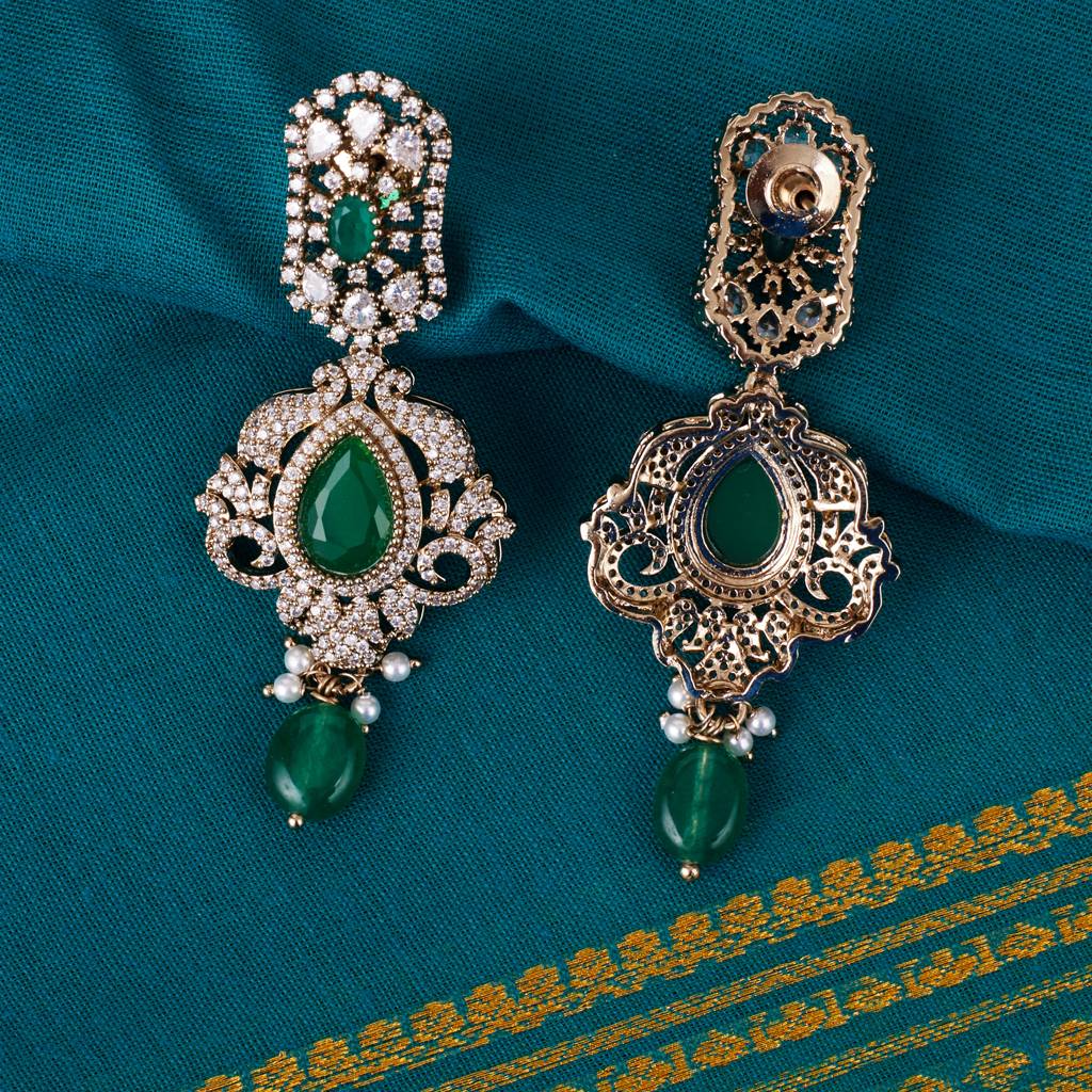 Lavish Oval And Flower Design Uncut Kundan Stone Gold Plated Brass Choker Necklace Set For Women And Girls : 64NS110