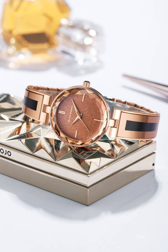 Giordano Luxurious Analog Watch For Women With Elegant Diamond Cut Glass And Stainless Steel Strap - Gz-60082 : GZ-60082-22