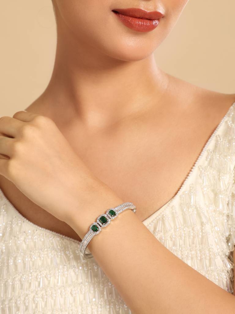 American Diamond Ziva Emerald Openable Bracelet : YI24A0596B