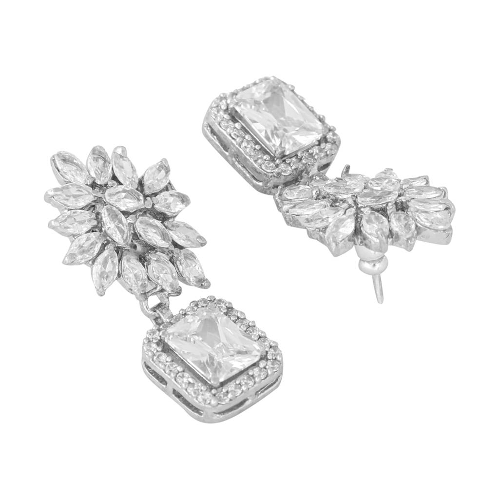 Modern Diamond Studs With Leaves Motif : YI24A0340E