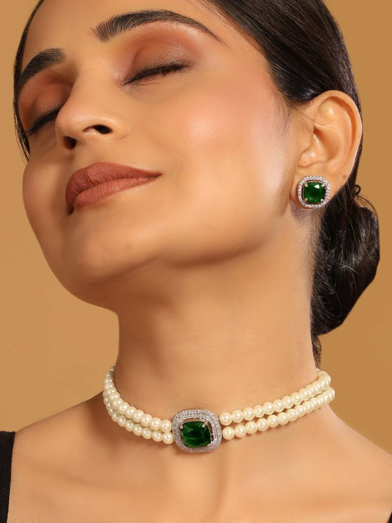 Emerald Elegance Pearl Choker : YI24A0408N