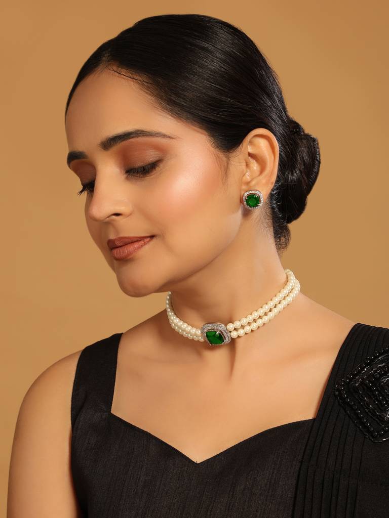 Emerald Elegance Pearl Choker : YI24A0408N