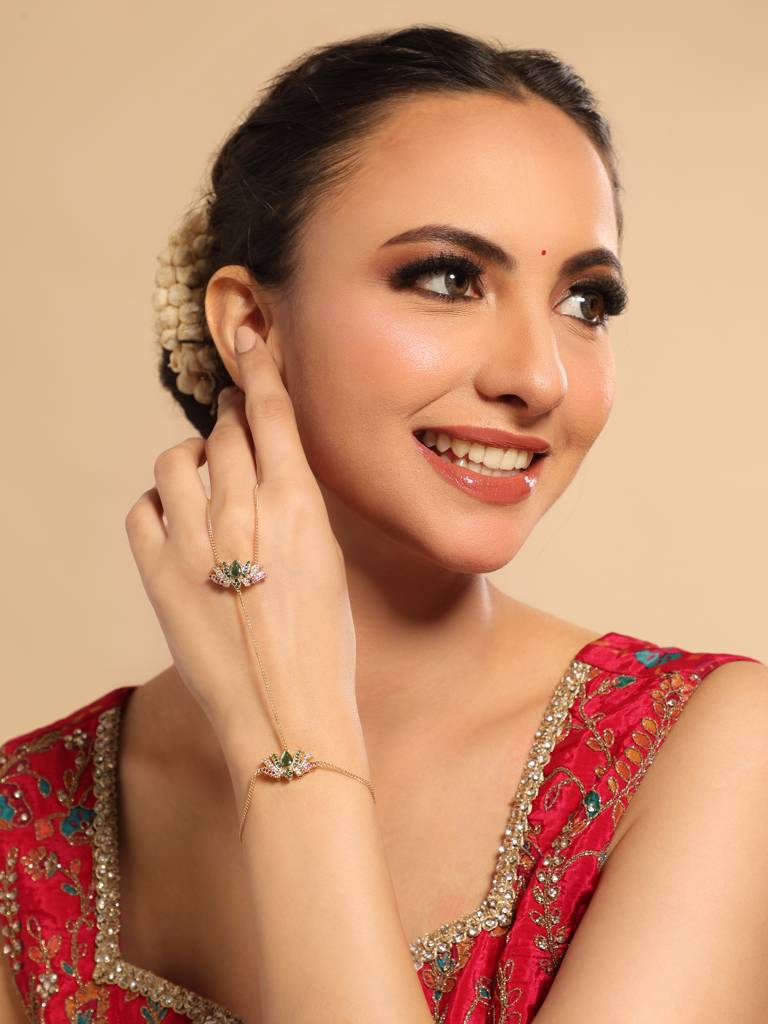 Lotus Shine Haathphool Bracelet : YI24A0508A