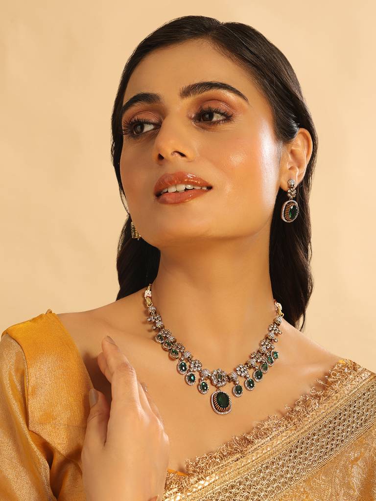 18K Gold Plated Emerald Blossom Necklace Set : YI24A0478N