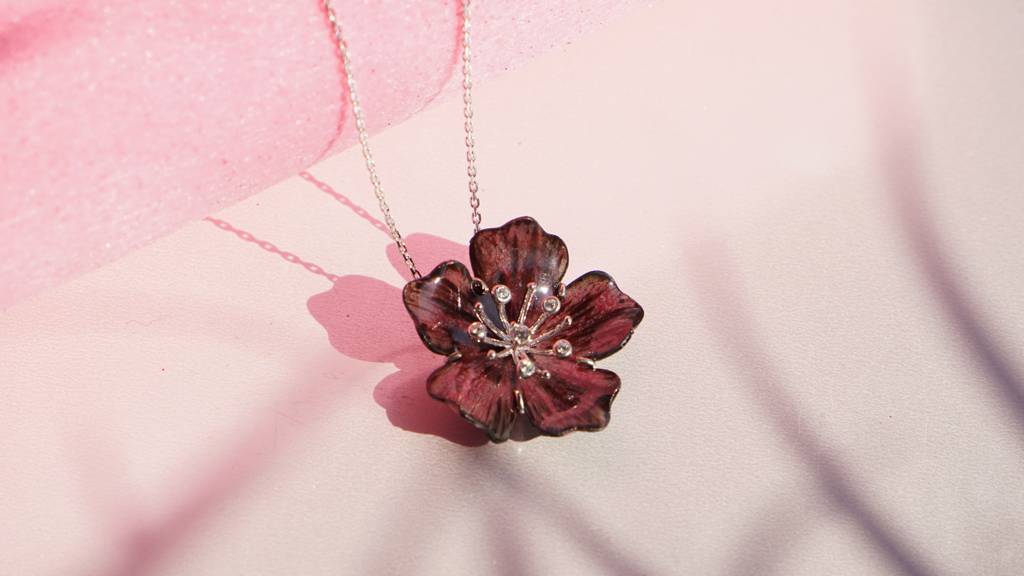 Morning Kiss Pendant : TJE40007P
