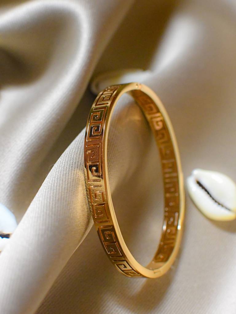 Mini Luxe 18K Gold Bracelet Â Skin Friendly & Water Resistant : ATB596SNS