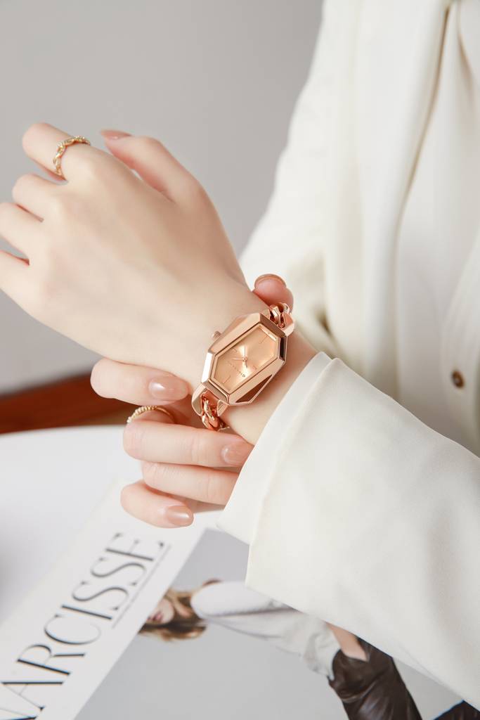 Giordano Stylish Analog Watch For Women Â Hexagon Dial, Trendy Chain Link Stainless Steel Strap, Elegant Dress : GZ-60122-22