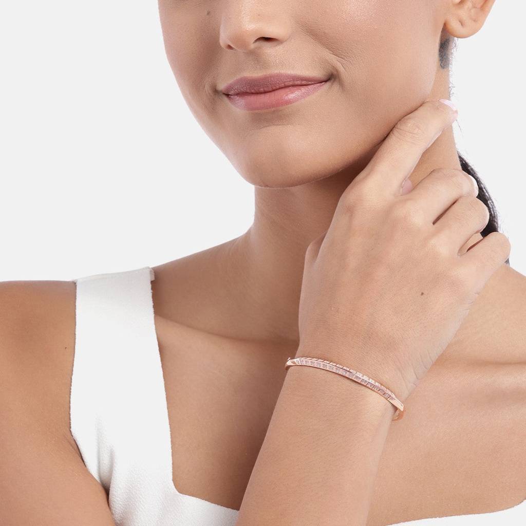 Elegant 925 Sterling Silver Cz Studded Silver Bracelet : BR-80143