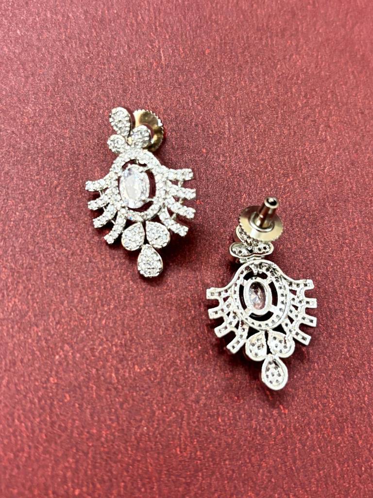 Rhodium Plated White Ad And Cubic Zirconia Studded Premium Necklace Jewellery Set : VI25JSAD1000023