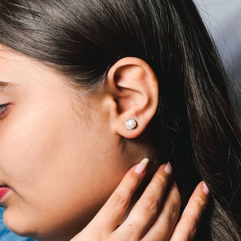 925 Silver Round Stud Earrings With Pearl : IS-ER-DP-1101