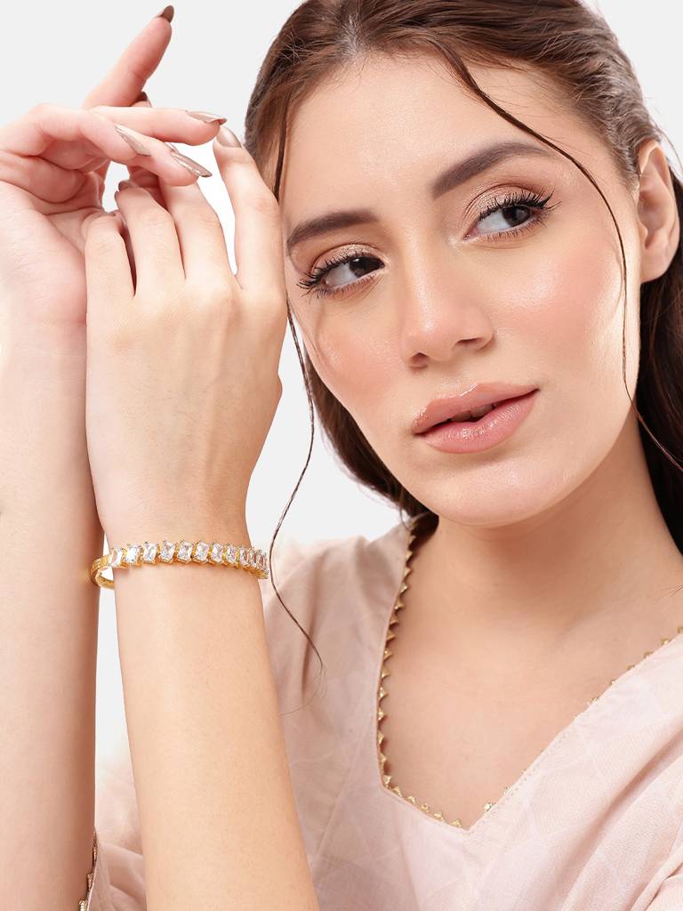 American Diamond Crown Glow Bracelet : YI24A0571B