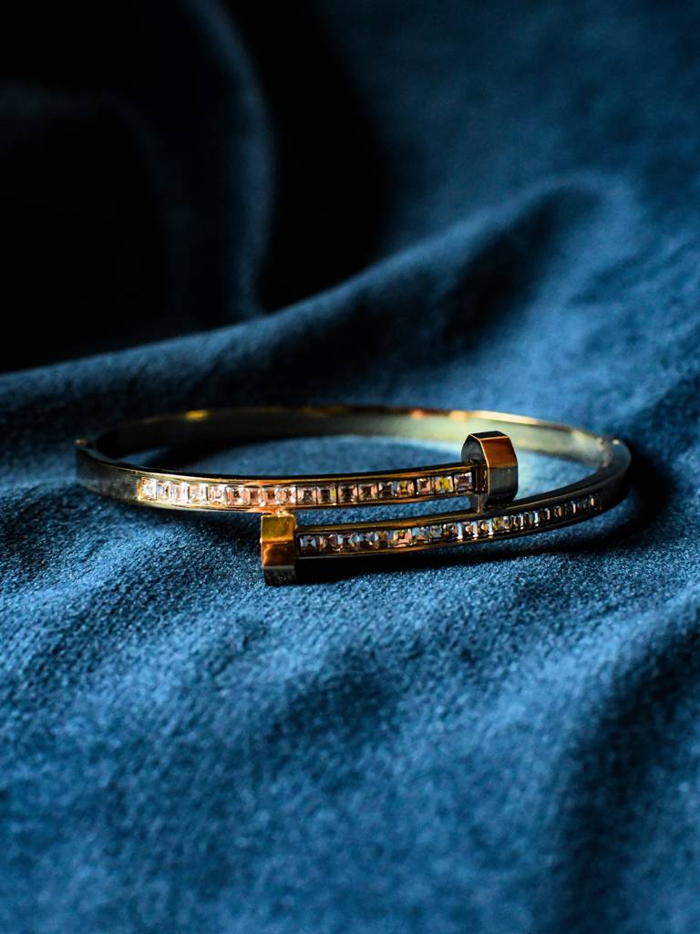 Luxe Nail Studded Bracelet Â 18Kt Gold Finish & Ad Sparkle : ATB521NSB