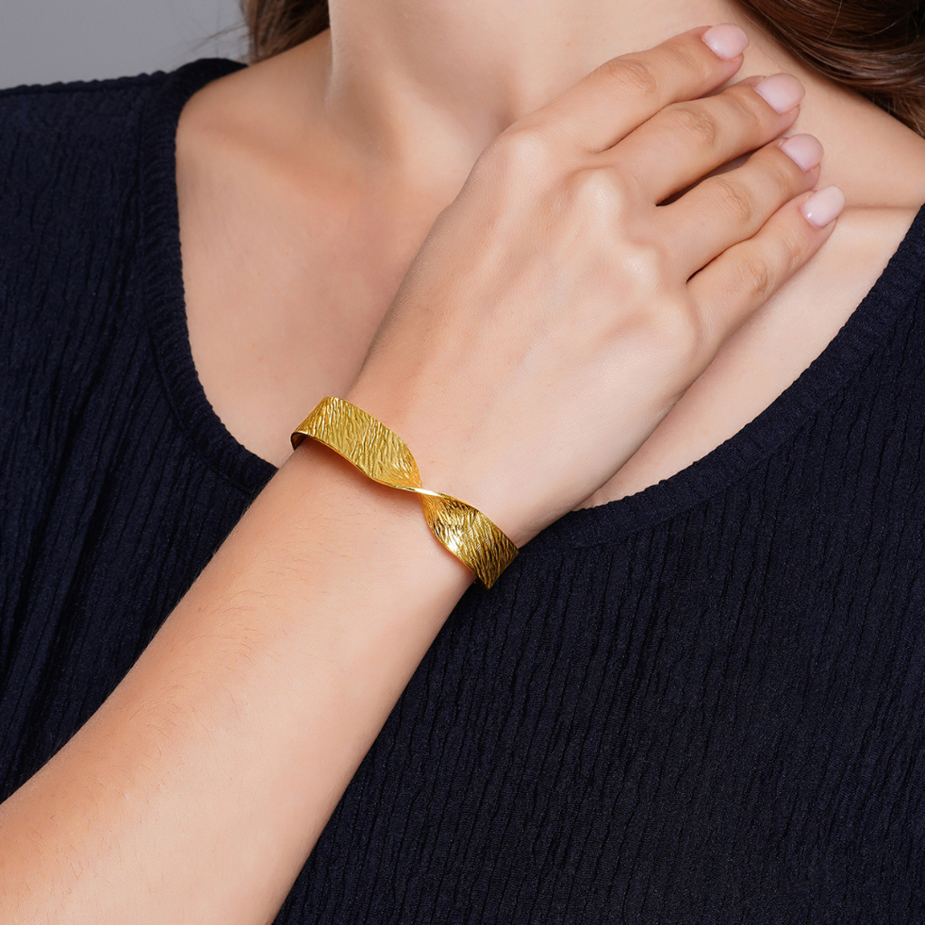 Twist Arm Cuff : ETACB