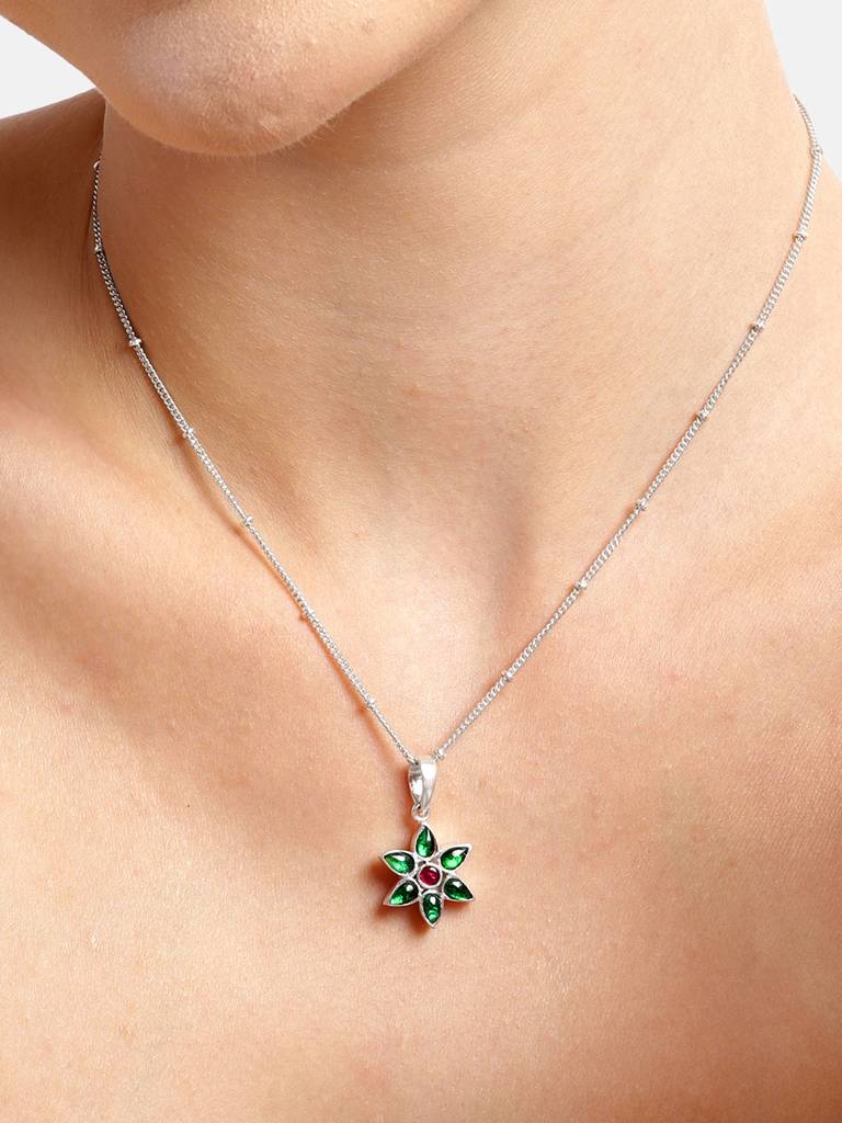 92.5 Silver Green Kundan Flower Necklace : U100SG007MY033