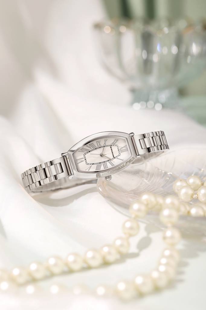 Giordano Silver Oval Shape Dial Watch For Women – Elegant Roman Numerals, Stainless Steel Strap, Sleek Analog De : GZ-60100-11