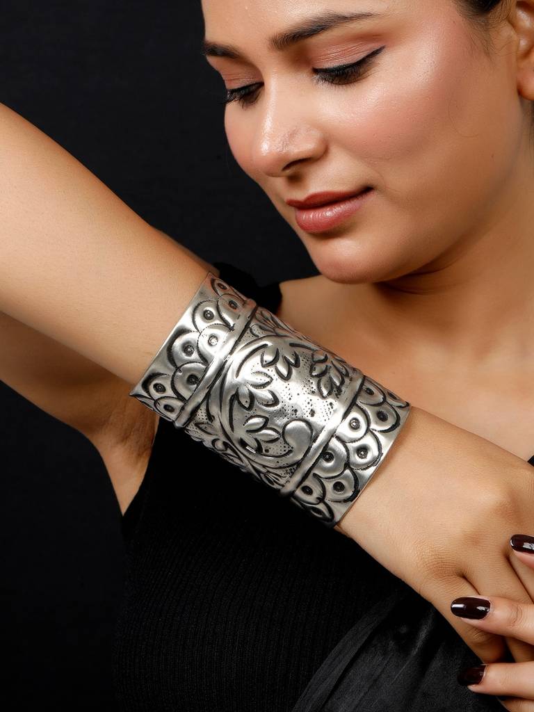 Women Oxidised Cuff Bracelet/Handcuff : VI24BC100009