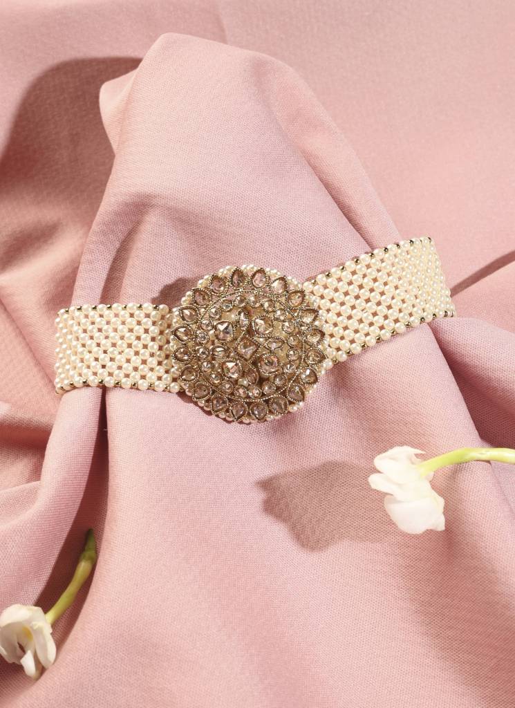 Gorgeous Flower Design And Mother Of Pearl Antique Gold Plated Collar Necklace Set For Women : 6CS29_White