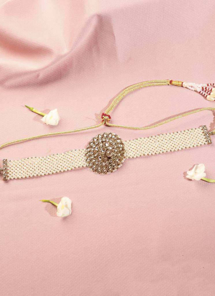 Gorgeous Flower Design And Mother Of Pearl Antique Gold Plated Collar Necklace Set For Women : 6CS29_White