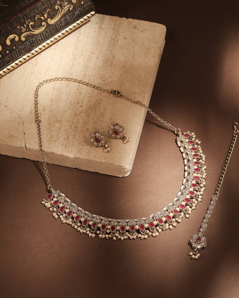 Lavish Pear Shape Pearl Guchha Antique Gold Plated Blue Uncut Kundan Stone Choker Necklace Set With Maangtikka Fo : 6NS395-RED