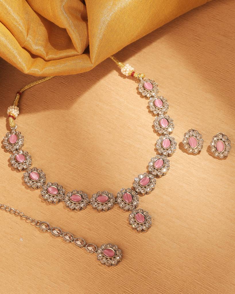 Graceful Round And Oval Shape Antique Gold Plated Brown Uncut Kundan Stone Choker Necklace Set With Maangtikka F : 6NS519-Pink