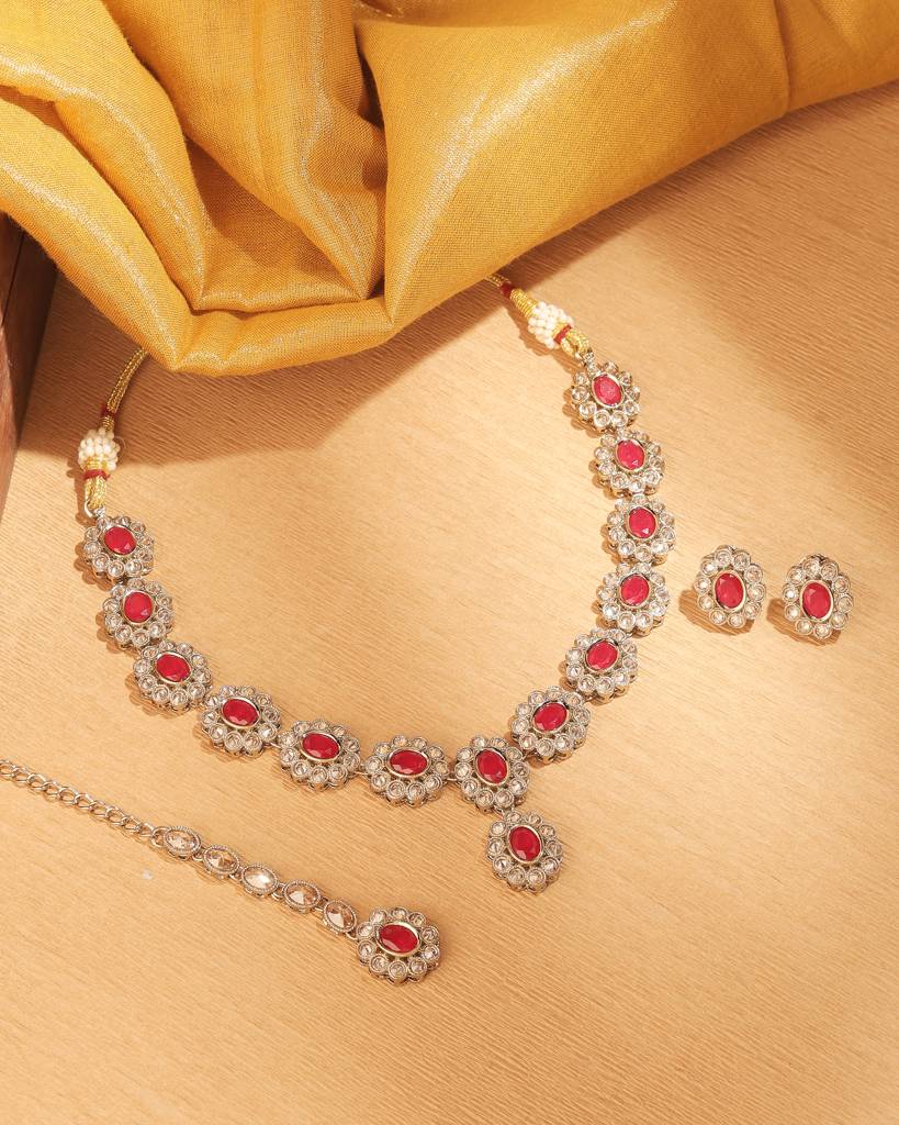 Graceful Round And Oval Shape Antique Gold Plated Brown Uncut Kundan Stone Choker Necklace Set With Maangtikka Fo : 6NS519-RED