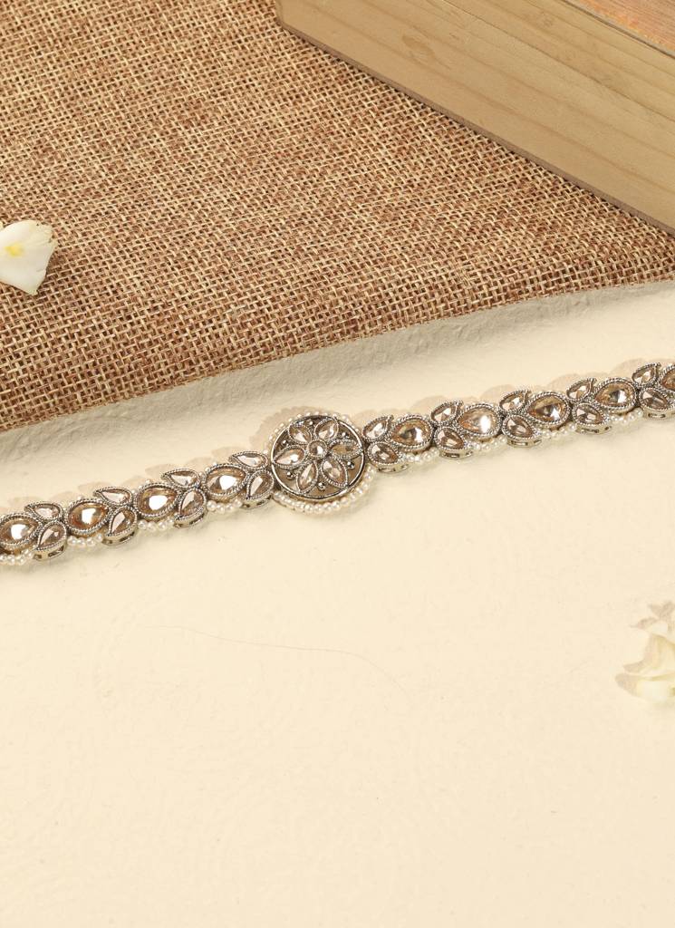 Attractive Flower Design And Pearl Kundan Stone Antique Gold Plated Mathapatti(Sheeshphool) For Women : 6SP25_Brown