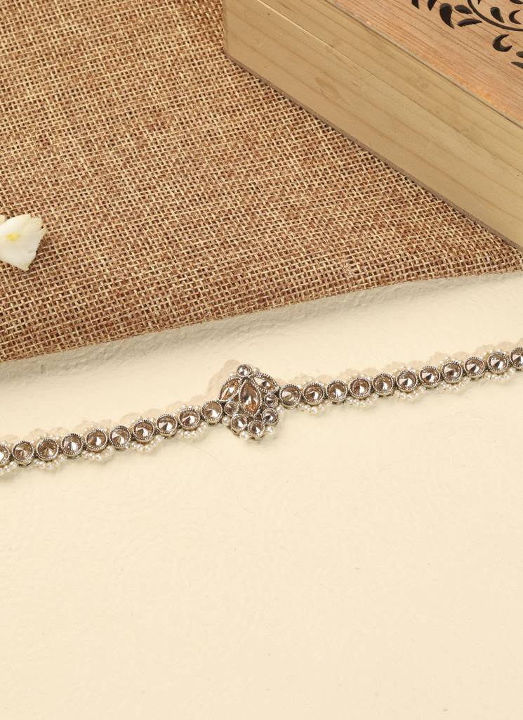 Graceful Flower Design And Pearl Brown Kundan Stone Antique Gold Plated Mathapatti(Sheeshphool) For Women : 6SP29_Brown