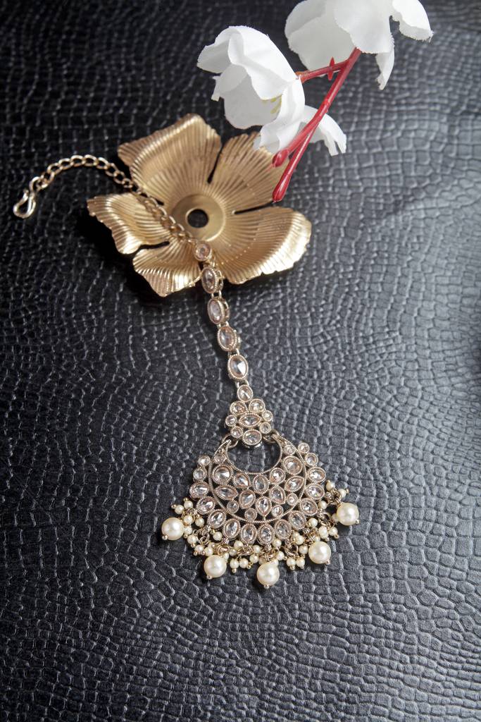 Glamorous Chandelier Shape Mother Of Pearl Brown Uncut Kundan Stone Antique Gold Plated Maang Tikka For Women A : 6TK141_BROWN