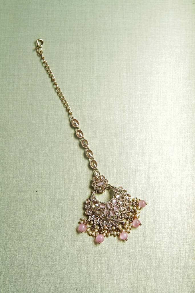 Glamorous Chandelier Shape Mother Of Pearl Brown Uncut Kundan Stone Antique Gold Plated Maang Tikka For Women An : 6TK141_PINK