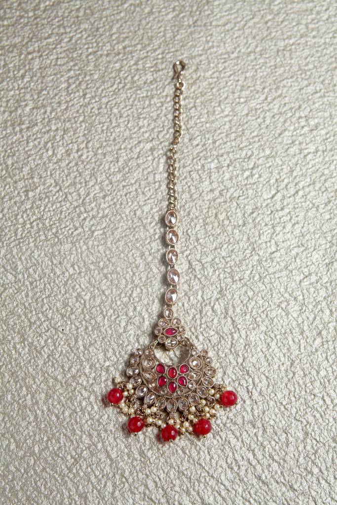 Glamorous Chandelier Shape Mother Of Pearl Brown Uncut Kundan Stone Antique Gold Plated Maang Tikka For Women An : 6TK141_RUBY