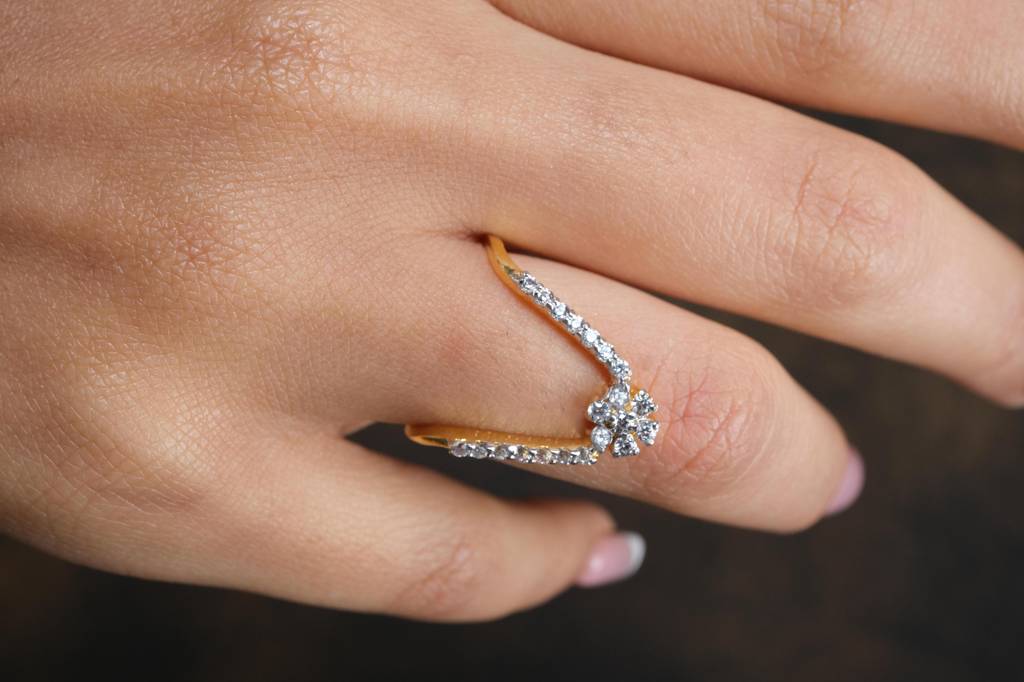 Floral Vanki Ring : CS74